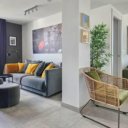Apartment Penthouse With Extensive Terraces And A Private Plunge Pool
